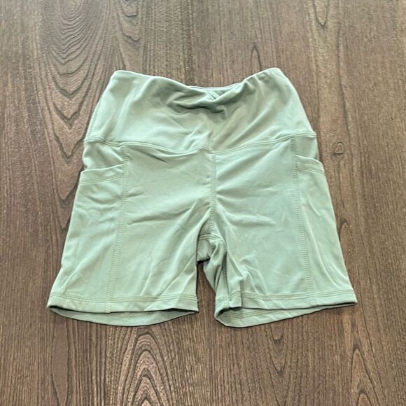 NWOT Forever21 Mint Green Athletic Bike Shorts Size S - Picture 1 of 6
